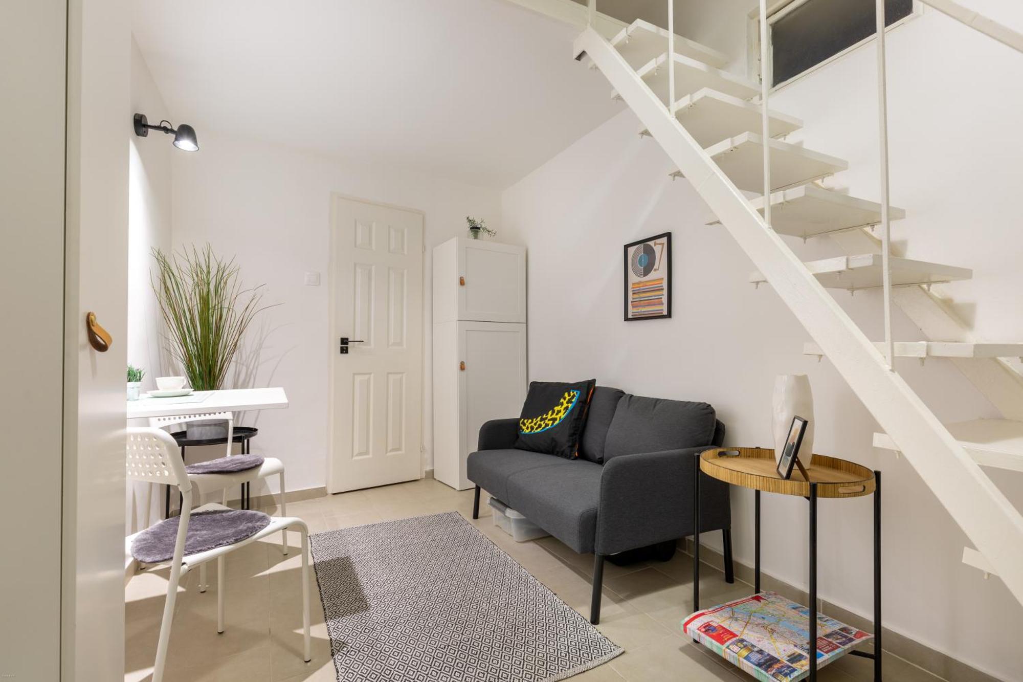 L9 Lonyay Apartment بودابست المظهر الخارجي الصورة